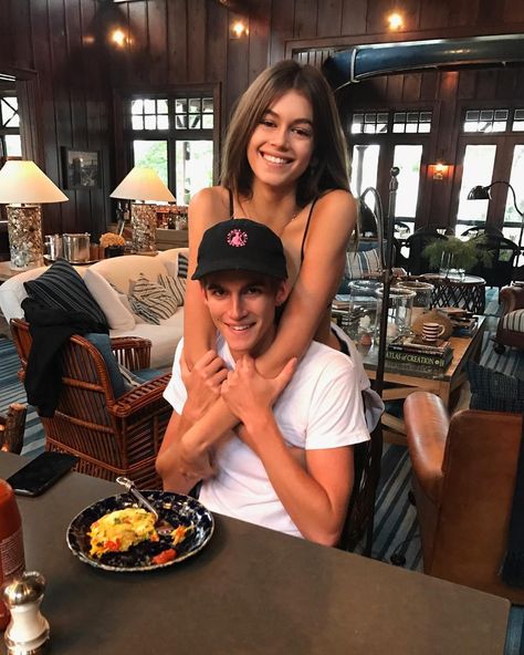 Cindy Crawford Shows Off Her Gorgeous Lake House And Equally Beautiful | Architectural Digest Kaia And Presley Gerber, Cottage Breakfast, Kaia Crawford, Cindy Crawford Daughter, Presley Gerber, Rande Gerber, Kaia Jordan Gerber, Kaia Gerber Style, Sisters Goals