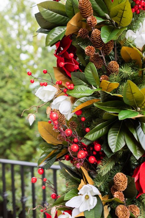 Balcony Christmas Decorations, Christmas Balcony Ideas, Poinsettia Christmas Tree, Christmas Tree Colour Scheme, Christmas Balcony, Red And Gold Christmas Tree, Poinsettia Plant, Southern Christmas, Elegant Christmas Trees