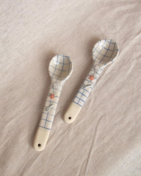 Ceramic spoons #ceramics #pottery #madefromclay #clay #spoon #coffee #tableware #interior #productdesign Pottery Sets Ideas, Clay Spoon, Tableware Ideas, Pottery Spoons, Spoon Ceramic, Pottery Spoon, Coffee Ceramic, Pot Ceramic, Small Spoon