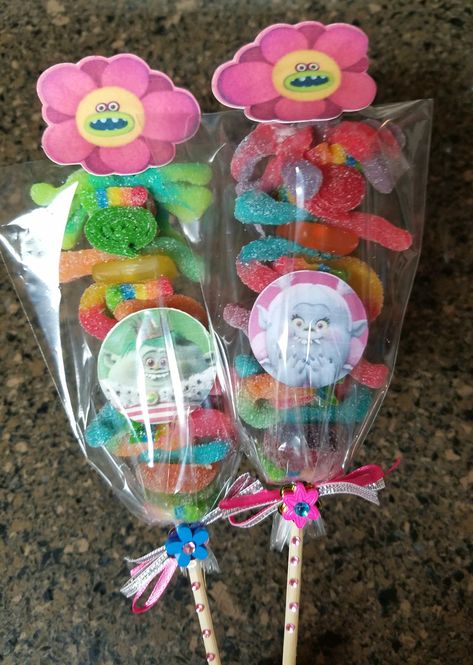 Trolls Chocolate Covered Strawberries, Trolls Treat Table Ideas, Trolls Candy Bags, Trolls Birthday Party Ideas Decorations Centerpieces, Trolls Cake Pops, Gummy Skewers, Trolls Centerpieces Ideas, Trolls Party Food, Diy Trolls Birthday Party