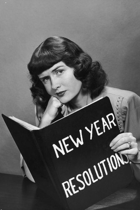 Blogging Website, New Years Eve Traditions, Vintage Happy New Year, New Year Resolution, New Years Traditions, New Year Photos, Photo Images, Studio Portraits, The Good Old Days