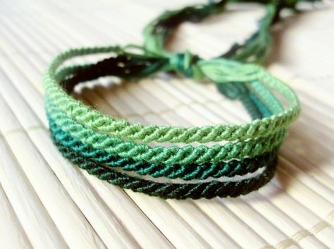 twist knot string bracelet Floss Crafts, Knotted Bracelets, Yarn Bracelets, Handmade Friendship Bracelets, Friendship Bracelets Designs, Diy Friendship Bracelets Patterns, Etsy Ideas, Diy Bracelets Easy, Diy Bracelet Designs