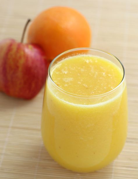 Apple orange juice combines the goodness and nutrients of both apple and orange in to one giving you best of both the worlds. The salt and honey makes it even tastier and irresistible. Homemade Orange Juice, Orange Carrot Juice, Carrot Juice Recipe, Orange Juice Recipes, Smoothie Detox Cleanse, Recipes In Marathi, Fruit Juice Recipes, Fresh Fruit Juice, Juicer Recipes