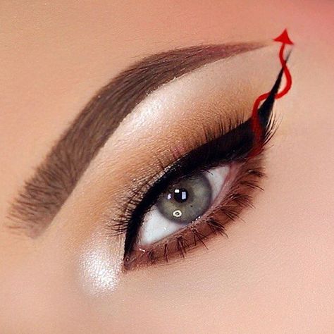 A screamingly evil eyeliner for Halloween ❤️   http://www.nikkietutorials.com/site/2016/10/scream-queens-red-devil-eyeliner-halloween-makeup-tutorial/#more-10710 Nem Halloween Makeup, Halloween Party Makeup, Devil Makeup, Halloween Make-up Looks, Halloweenský Makeup, Make Up Designs, Holloween Makeup, Halloween Eye Makeup, Halloween Makeup Inspiration