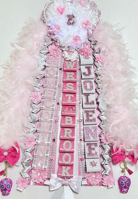 This has all the bells and whistles - PINK & White Triple Ultra BLING GLAM Lighted Homecoming Mum. Perfect for the Homecoming week celebrations. Get a coordinating boyfriend/girlfriend garter/mum or matching between BFF's. Great for that special football, volleyball, basketball game.  This Listing includes a 1 Triple Mum. This mum measures approximately 14"-16" across and 35"-40" in length. Length can be shortened if requested.  PLEASE READ   Order should be placed no less than 18 days before da Lilac Mums Homecoming, Garter Mum, Unique Homecoming Mums, Hoco Mums, Senior Hoco, Senior Mums, Homecoming Mums Senior, Hoco Ideas, High School Homecoming