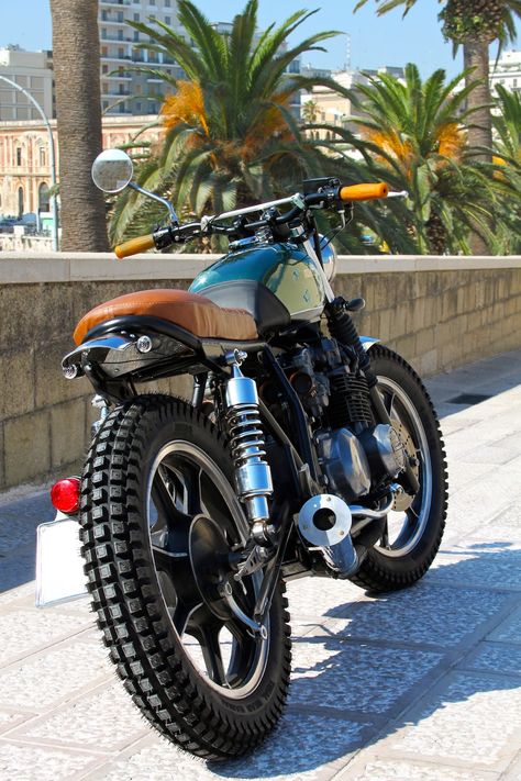 Readers' rides: Z400 Brat - Inazuma café racer Honda Brat, Estilo Cafe Racer, Brat Bike, Honda Scrambler, Nitro Circus, Brat Cafe, Motos Vintage, Мо�тоциклы Cafe Racers, Cafe Racing