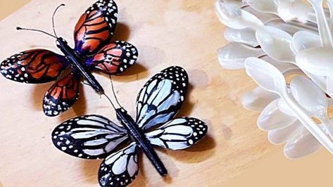 How To Make Butterflies From Plastic Spoons | DIY Joy Projects and Crafts Ideas Plastic Spoon Bugs, Spoon Butterfly, Ideas With Beads, Plastic Upcycling, Make Butterflies, Plastic Spoon Art, Fork Crafts, Spoons Diy, Butterfly Ideas