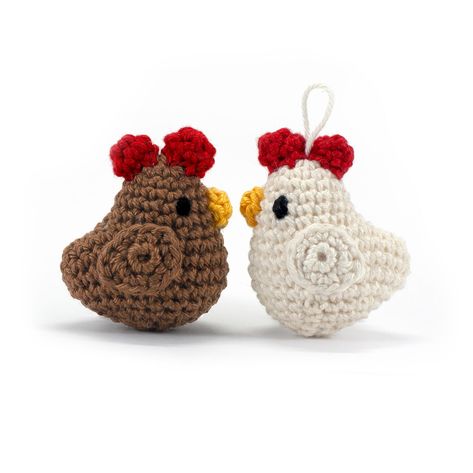 "Crochet this chicken amigurumi keychain with this easy to follow crochet pattern. This is a quick and easy crochet project including a full video. The small chicken (6cm / 2,5inch) was made with sport weight cotton yarn and a 2.5 mm crochet hook and the biggest chicken (12 cm/ 5 inch) with super bulky chenille yarn and a 5 mm crochet hook. They are both made with the same pattern. You can use any yarn to make this cute chicken. Have fun making a cute plush chicken!" Christmas Crochet Patterns Free, Mini Animals, Chicken Pattern, Crochet Chicken, Easter Crochet Patterns, Crochet Keychain Pattern, Crochet Easter, Cute Chickens, Beginner Crochet Projects