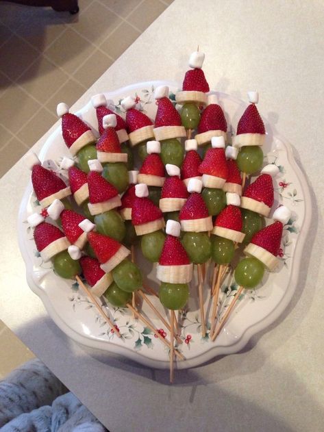 Grinch Christmas Decor, Decorações Com Comidas, Christmas Recipes Appetizers, Party Food Platters, Easy Food Art, Christmas Food Dinner, Christmas Brunch, Xmas Food, Christmas Breakfast