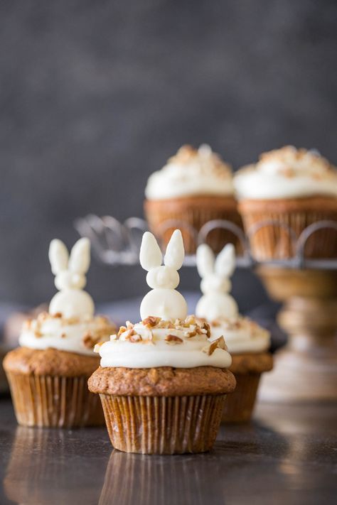 Carrot Cake Cupcakes Easter Cupcake Recipes, Easter Cupcakes Easy, Easter Snacks, Carrot Cake Cupcakes, Kid Desserts, Slow Cooker Desserts, Easter Baking, Easter Cupcakes, Cake Cupcakes