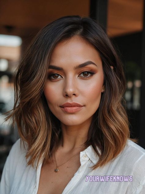 27 Stunning Hair Color Ideas to Electrify Your Summer 2024 Look Red Brown Balayage Short Hair, Short Brunette Hair Round Face, Hair Round Face Medium, Shoulder Length Hair Heart Shaped Face, Easy Hair Color Ideas, Makeup Crazy, Easy Hair Color, Short Brunette Hair, Two Tone Hair