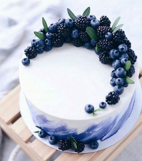 Cake With Blueberries, Tårta Design, Beautiful Cake Designs, Beautiful Birthday Cakes, Blueberry Cake, Fancy Cakes, Mini Desserts, Pretty Cakes, Creative Cakes