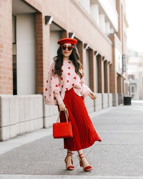 MARIAH AMADOR’s Instagram photo: “Give me all the heart sweaters ❌⭕️♥️💗 love this sweater from @chicwish I linked a bunch of Valentine’s Day inspired outfits on…” Valentines Day Teacher Outfit, Heart Sweater Outfit, Hot Pink Sweater Outfit, Pink Sweater Outfit, Heart Sweaters, Hot Pink Sweater, Sweater Outfit, Teacher Outfit, Heart Sweater