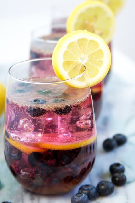 This Boozy Blueberry Lemonade Cocktail is one of my summer favorites! They are refreshing, gorgeous and full of blueberry flavor. Blueberry Lemonade Vodka, Blueberry Lemonade Recipe, Lemonade Spritzer, Fresh Drinks Summer, Blueberry Simple Syrup, Blueberry Cocktail, Babaganoush Recipe, Blueberry Vodka, Vodka Lemonade