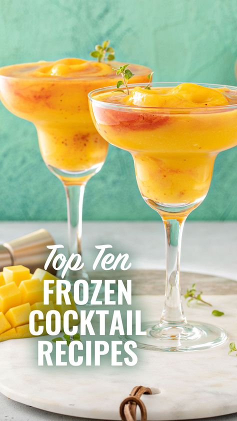 Frozen Champagne Drinks, Frozen Vodka Cocktails, Frozen Cocktail Recipes Alcohol, Frozen Cocktails Recipes, Alcoholic Drinks At Home, Alcohol Slushies, Frozen Fruit Cocktails, Frozen Drinks Alcohol, Mojito Ingredients