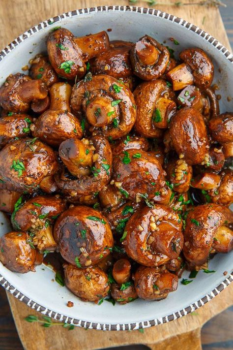 Roasted Garlic Mushrooms, Cooked Mushrooms, Garlic Mushrooms Recipes, Veggie Snacks, Roasted Vegetable Recipes, Garlic Mushrooms, Makanan Diet, God Mat, Veggie Dishes