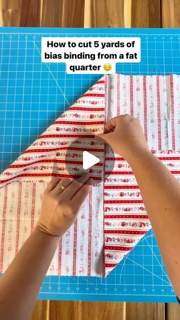 Alternative Quilt Binding, Quilt As You Go Strip Quilt, How To Make Bias Binding For A Quilt, Making Bias Binding, Diy Bias Binding, Bias Binding Tutorial Sewing Techniques, Creative Quilt Binding Ideas, How To Make Bias Binding, Diy Bias Tape How To Make