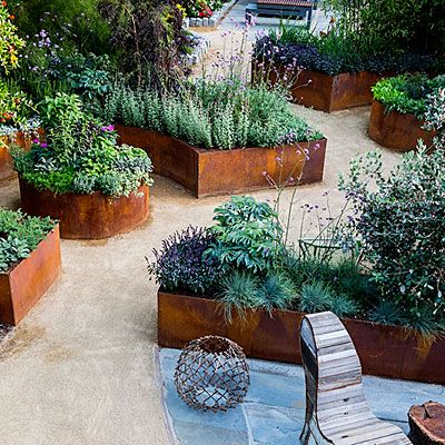 More photos of Star Apple's Edible Bounty demonstration garden for Sunset Magazine! Raised Vegetable Gardens, Edible Landscaping, Veg Garden, Have Inspiration, Metal Planters, Small Space Gardening, Plants And Flowers, Veggie Garden, Edible Garden