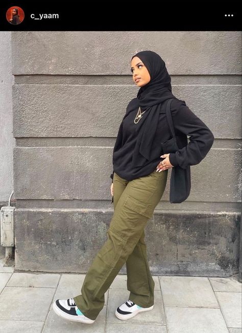 Pin on Islamic fashion Halal Streetwear, Street Hijab Fashion Casual Outfits, Hijabi Streetwear Fashion, Muslim Streetwear, Hijabi Drip, Hijabi Street Style, Hijabi Streetwear, Cute Hijabi Outfits, Hijab Streetwear