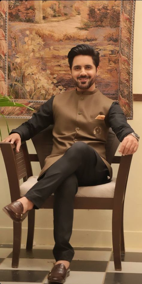 Mehndi Groom Outfit Pakistani, Sadri Kurta For Men Wedding, Pakistani Groom Wear, Shalwar Kameez With Coat Men, Kurta Jackets For Men Wedding, Sadri Kurta For Men, Profile Shoot, Boys Dressing, Gents Dress