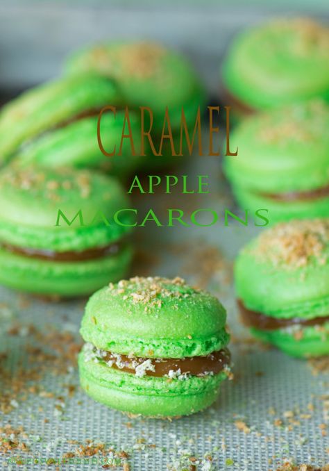 Green Macaroons, Apple Macarons, Fall Caramel Apples, Macaroons Flavors, French Macaroon Recipes, Macaron Filling, Macaroon Cookies, Macaron Flavors, Macaron Cookies