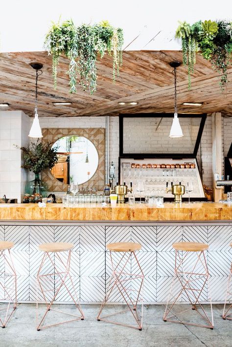 This Designer Has Mastered the Modern Boho Style  | Scandinavian Interior Design | #scandinavian #interior Interior Design Minimalist, Southern Home, Bar Ideas, Outdoor Bar, Venice Beach, Küchen Design, A Bar, My New Room, A Restaurant