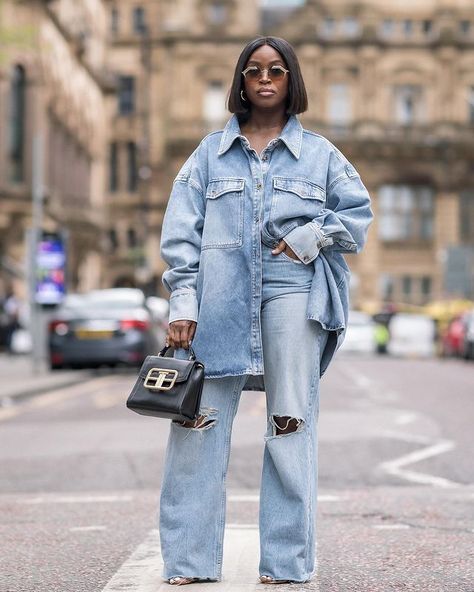 Looks Total Jeans, Double Denim Outfit, Denim Street Style, Looks Jeans, Look Jean, Denim Outfits, Denim On Denim, Perfect Denim, All Jeans