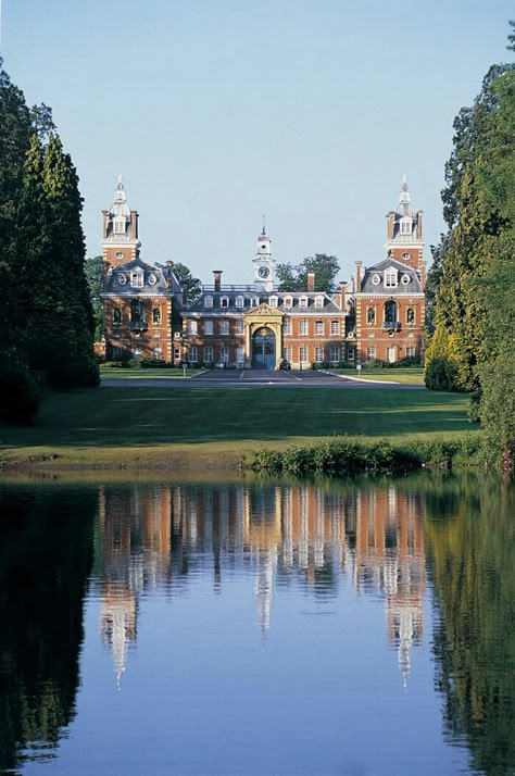 Private School Aesthetic, Wellington College, Boarding School Life, Berkshire England, Boarding School Aesthetic, England Queen, Duke Of Wellington, James Hunt, School Dr