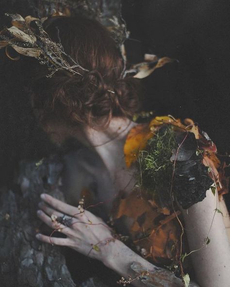 Forest Witch Aesthetic, Faerie Aesthetic, Fae Aesthetic, Fairy Photoshoot, Goddess Aesthetic, Dark Fairytale, Autumn Fairy, Dark Autumn, Fairy Aesthetic