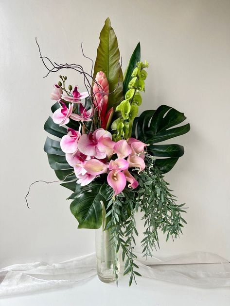 Lily Table Arrangement, Chinese Flower Arrangement, Exotic Flower Arrangements, Lilly Flower Arrangements, Flowers Arrangements Ideas, Hotel Flower Arrangements, Fresh Flower Arrangement, Orchid Flower Arrangements, Calla Lily Flower