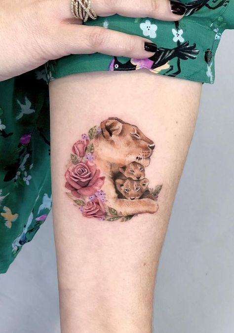 60+ Super Cute Tattoo Ideas For Everyone - TheTatt Venice Tattoo, Lioness And Cub Tattoo, Mutterschaft Tattoos, Tatuaje Cover Up, Motherhood Tattoos, Cubs Tattoo, Lioness Tattoo, Mommy Tattoos, Mother Tattoos