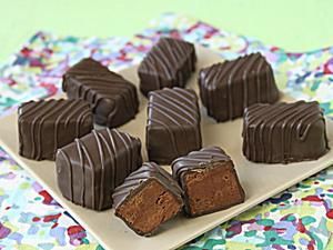 Mint Meltaways photo Mint Meltaways Recipe, Mint Meltaways, Chocolate Covered Cheesecake, Cheesecake Squares, Cheesecake Bites, Unsweetened Chocolate, Homemade Candies, Sugar Rush, Chocolate Dipped