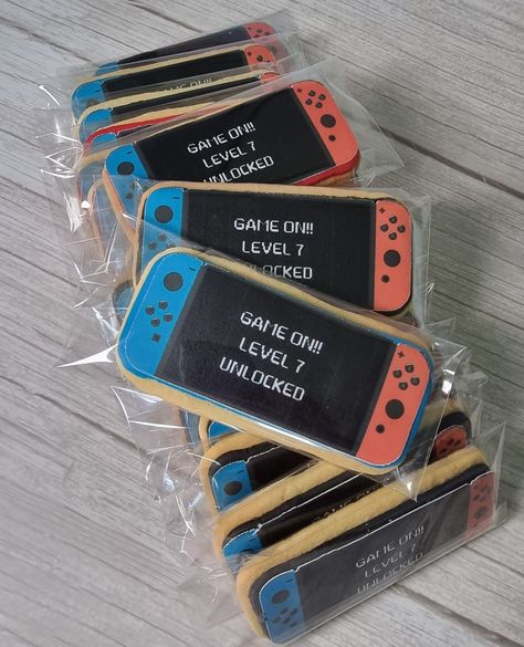 Switch Cookies Decorated, Kids Birthday Snack Ideas, Nintendo Switch Cookies, Switch Birthday Party Ideas, Nintendo Switch Decoration Ideas, Nintendo Switch Cake Ideas, Nintendo Cookies, Gamer Party Food, Switch Cookies