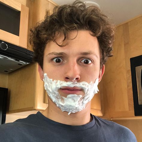 Thomas Hiddleston, Harrison Osterfield, Tom Holland Imagines, Tom Holland Peter Parker, Tom Holland Spiderman, Men's Toms, Tommy Boy, Spiderman Homecoming, Man Thing Marvel