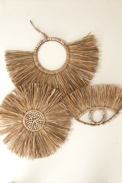 Raffia Decor, New House Gifts, Raffia Mirror, Wall Hanging Decorations, Gifts Boho, Boho Crafts Diy, Diy Boho Decor, Wall Hanging Diy, Diy Crafts Room Decor