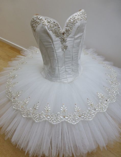 Ballet Tutu Aesthetic, Ballerina Tutu Aesthetic, Balletcore Tutu Dress, Practice Tutu Ballet, Ballet Inspired Fashion, Classical Ballet Tutu White, Tutu Ballet, Dance Tutus, Nutcracker Costumes