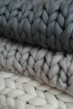 Chunky Blanket, Wallpaper Pastel, Gray Aesthetic, Clothing Photography, Arm Knitting, Photoshoot Photography, Diy Knitting, Knitted Blankets, Yellow And Brown