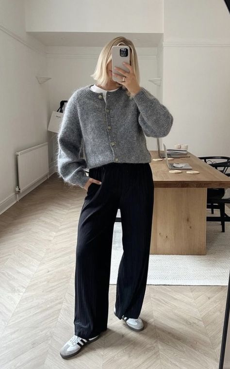 Outfits For The Office, Adrette Outfits, Adidas Samba Outfit, Samba Outfit, Skandinavian Fashion, Paris Mode, Casual Work Outfits, Outfit Inspo Fall, 가을 패션