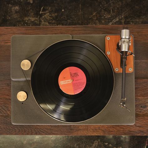 Mens Gear, Brutalist Architecture, Simple Table, Record Player, Audiophile, Art Plastique, Eminem, Business Design, Turntable