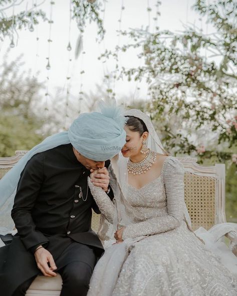 Mahira Khan Wedding, Photo With Husband, Actress Photography, Mahira Khan Dresses, Engagement Lehenga, Mahira Khan, Bridal Mehendi Designs, Pakistani Wedding Outfits, Indian Wedding Planning