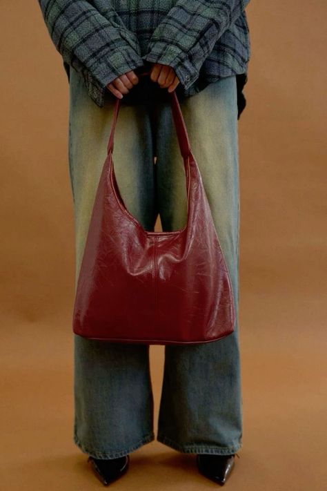 Red Leather Bag, Slouch Bags, Stylish Tote Bag, Euro Summer, Red Bag, Summer Inspo, Bags Aesthetic, Pretty Bags, Mode Inspo