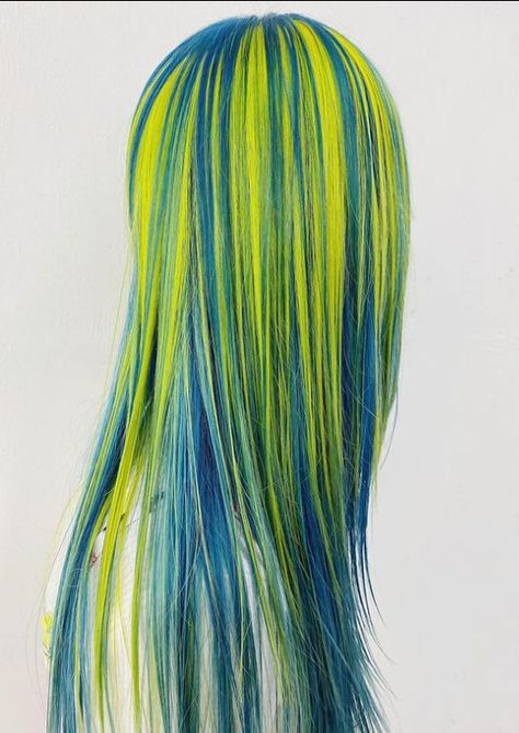 Green And Blue Hair, Hair Colorful, Split Dyed Hair, Multi Colored Hair, Dyed Hair Inspiration, Pretty Hair Color, Funky Hairstyles, Hair Stylies, Haircut And Color