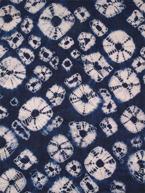 Cotton damask fabric tie-dyed with natural indigo. Indigo Cloth, Indigo Textiles, Shibori Fabric, Shibori Pattern, Indigo Tie Dye, Shibori Tie Dye, Indigo Shibori, African Textiles, African Pattern