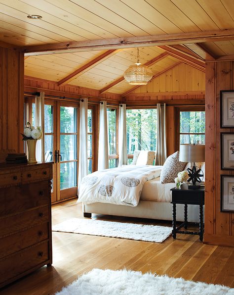 Kochi, Lodge Bedroom, Cottage Porch, Dream Cabin, Mountain Homes, House Remodel, Wood Beams, Cozy Cabin, Cabin Homes