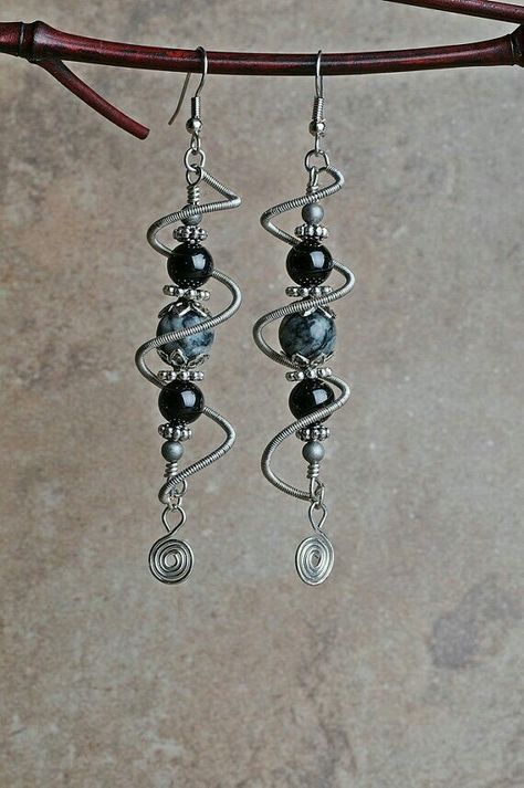 Black Wire Earrings, Wire Working Jewelry, Earrings Wire Wrapped, Wire Earing Ideas, Wire Beads Jewelry, Bead And Wire Earrings, Wire Wrap Ideas, Wire Beaded Necklace, Beads Earing Ideas