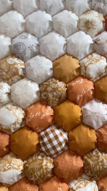 Hexie Puff Quilt, Hexagon Puff Quilt, Pink Puff Quilt, Puff Quilt Tutorial For Beginners, Puff Quilt Blanket, Puff Quilts For Beginners, Quilting Blanket, Puff Quilt Pattern, Puff Quilts