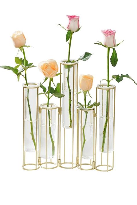 Hinged flower vase with 5 glass test tubes with a metal stand that can be bent and contorted. These make a showy centerpiece for your reception tables or dessert table. Run multiples down the center of your farmhouse tables and make a bold statement that will impress your guests. Rose Gold Vase, Test Tube Vase, Vase Display, Glass Hinges, Glass Transparent, Support Plante, Gold Vases, Glass Flower Vases, Plant Vase