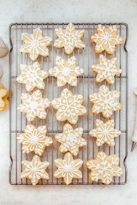 Sugar Cookies Snowflake, Snowflake Sugar Cookies Royal Icing, Snowflake Cookies Decorating, Holiday Dessert Ideas, Snowflake Christmas Cookies, Betty Crocker Sugar Cookies, Sugar Cookies From Scratch, Snowflake Sugar Cookies, Snowflake Sugar