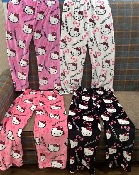 Couple Hello Kitty, Hello Kitty Pajama Pants, Hello Kitty Pajamas, Comfy Pajama, Hello Kitty Gifts, Kitty Clothes, Hello Kitty Clothes, Cute Pjs, Cute Pajama Sets