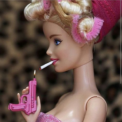 Barbie Mala, Humor Barbie, Barbie Funny, Bad Barbie, Riot Grrrl, Jolie Photo, Barbie World, Laura Lee, Barbie Girl